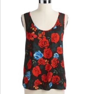NWOT Vince Camuto sleeveless/size M floral blouse